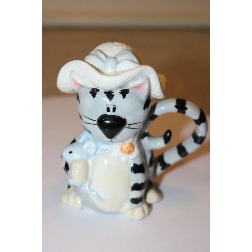 Salt & Pepper Shakers Gray and Black Striped Cats w/Hats